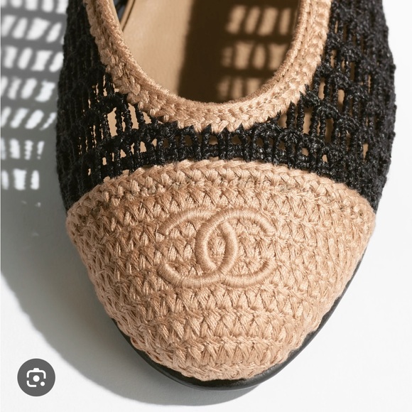 Chanel Raffia Flats - Picture 2 of 4